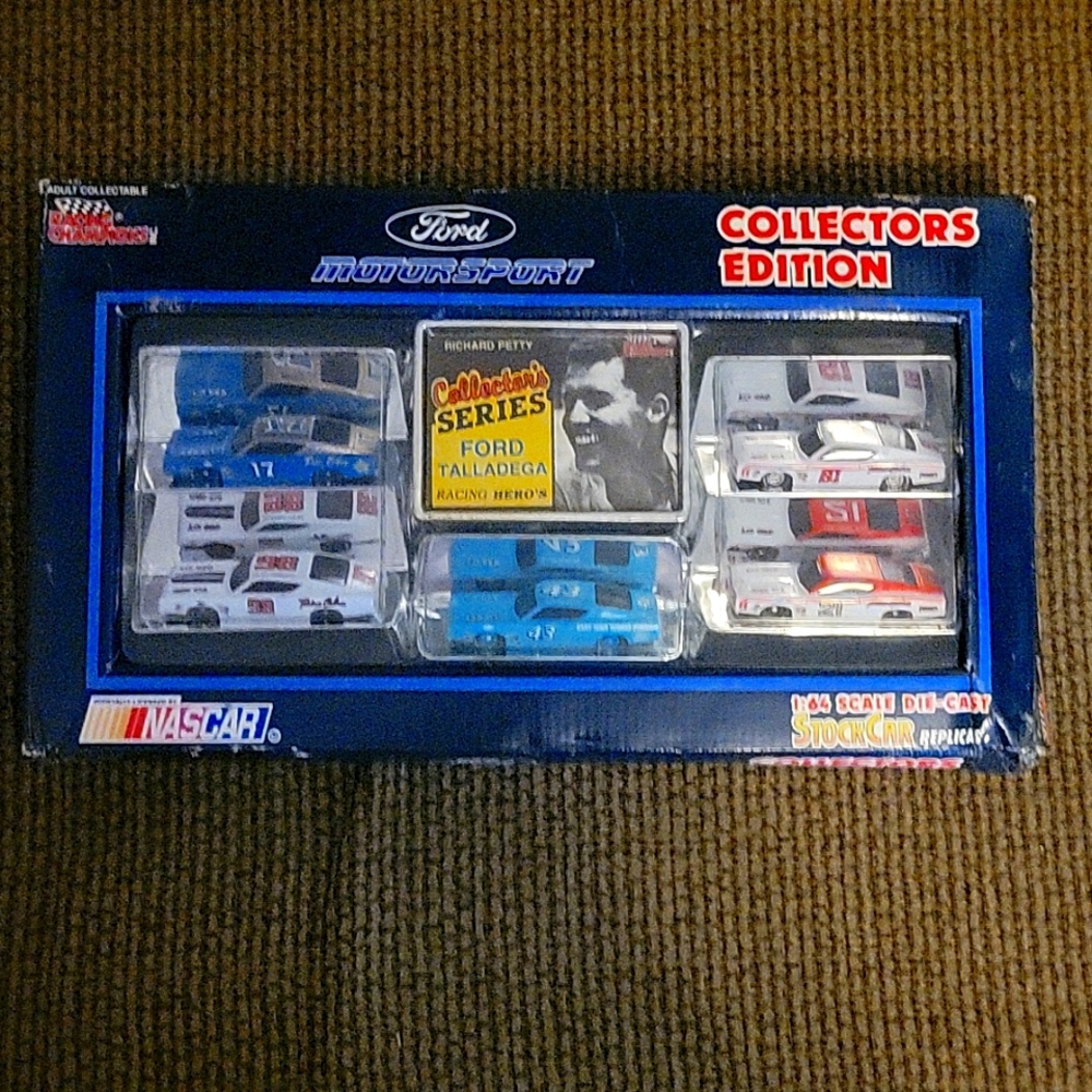 Richard petty ford motorsport 5 cars 5 collector cards